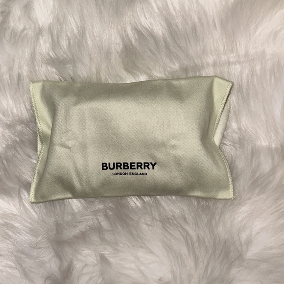 100% Authentic Red Burberry Wallet, NWT - Picture 9 of 9
